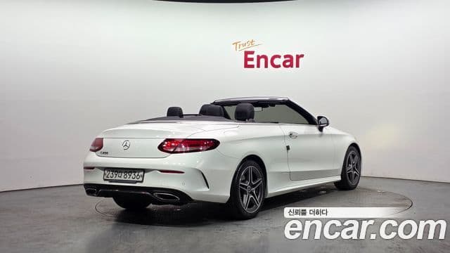 Mercedes-Benz C-Class 2019 — ფოტო 1/20