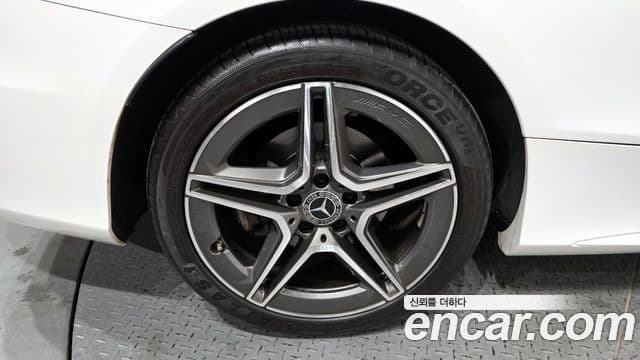 Mercedes-Benz C-Class 2019 — ფოტო 4/20