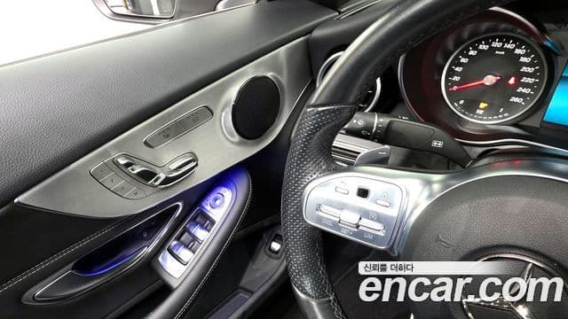 Mercedes-Benz C-Class 2019 — ფოტო 17/20