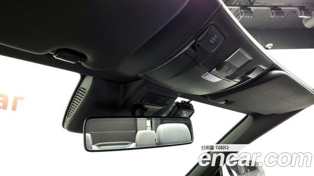 Mercedes-Benz C-Class 2019 — ფოტო 19/20
