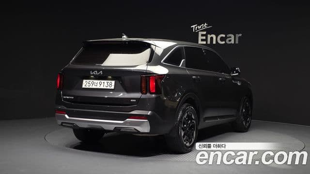 Kia Sorento 2023 — ფოტო 2/20