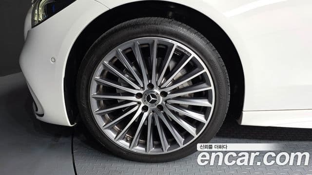 Mercedes-Benz C-Class 2022 — ფოტო 10/20