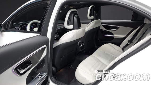 Mercedes-Benz C-Class 2022 — ფოტო 8/20