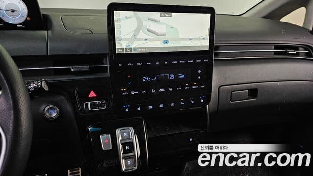 Hyundai Staria 2024 — ფოტო 14/20
