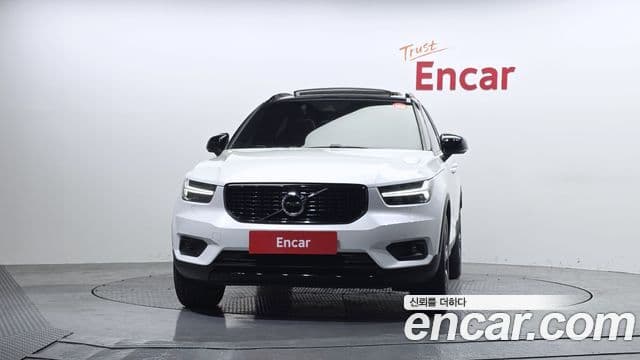 Volvo XC40 2020 — ფოტო 3/20