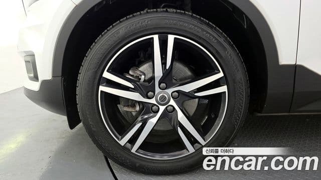 Volvo XC40 2020 — фото 5 из 20