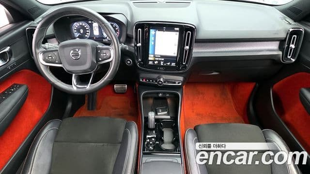 Volvo XC40 2020 — ფოტო 7/20