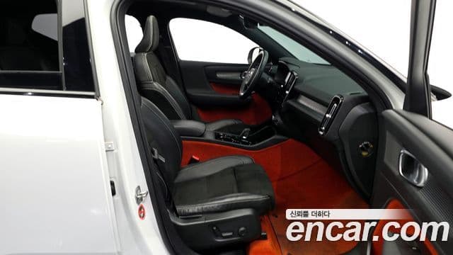 Volvo XC40 2020 — ფოტო 10/20