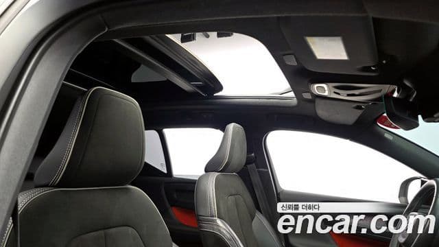 Volvo XC40 2020 — ფოტო 16/20