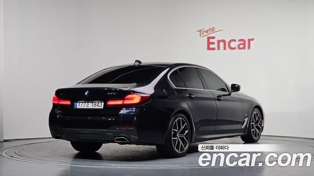 BMW 5 Series 2020 — ფოტო 2/20