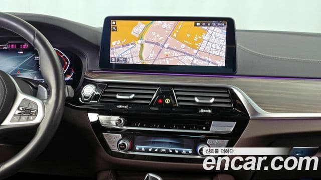 BMW 5 Series 2020 — ფოტო 14/20