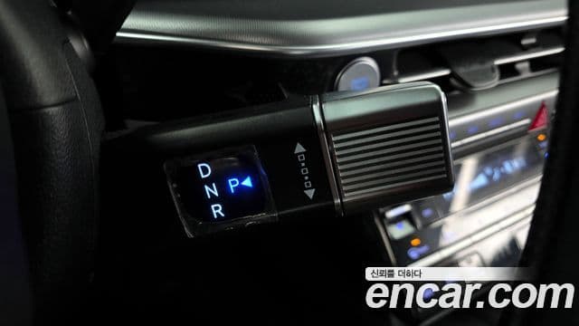 Hyundai Grandeur Hybrid 2023 — ფოტო 17/20