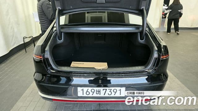 Hyundai Grandeur Hybrid 2023 — ფოტო 11/20