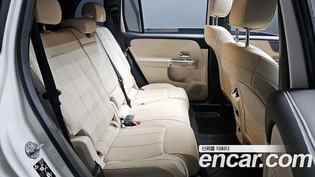 Mercedes-Benz GLB-Class 2021 — ფოტო 13/20