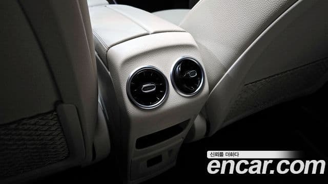 Mercedes-Benz GLB-Class 2021 — ფოტო 18/20