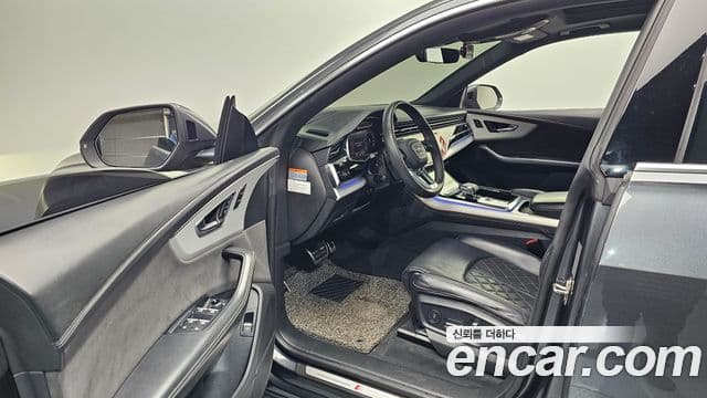 Audi Q7 2021 — Şəkil 10/20