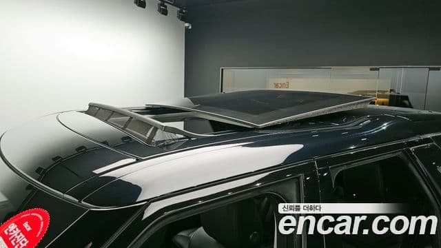 Land Rover Discovery 5 2019 — ფოტო 14/20
