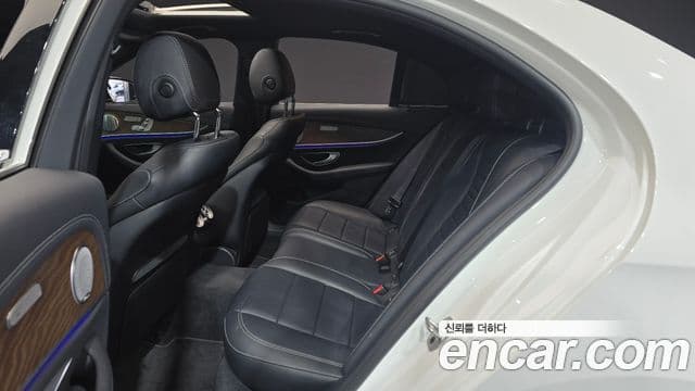 Mercedes-Benz E-Class 2020 — ფოტო 11/20
