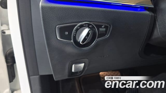 Mercedes-Benz E-Class 2020 — ფოტო 17/20