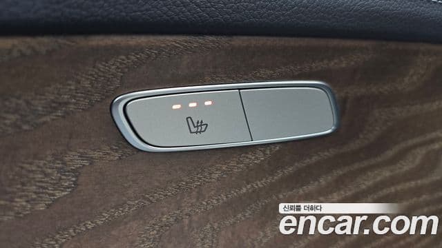 Mercedes-Benz E-Class 2020 — ფოტო 18/20
