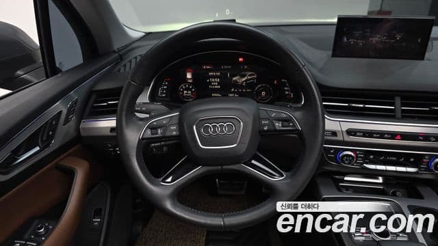 Audi Q7 2019 — Şəkil 14/20