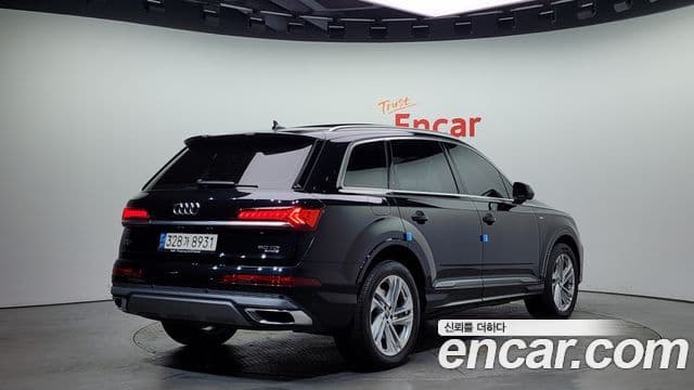 Audi Q7 2021 — ფოტო 1/20