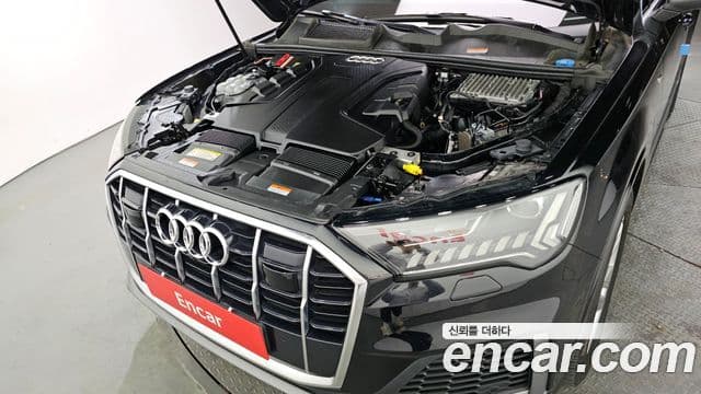 Audi Q7 2021 — ფოტო 17/20