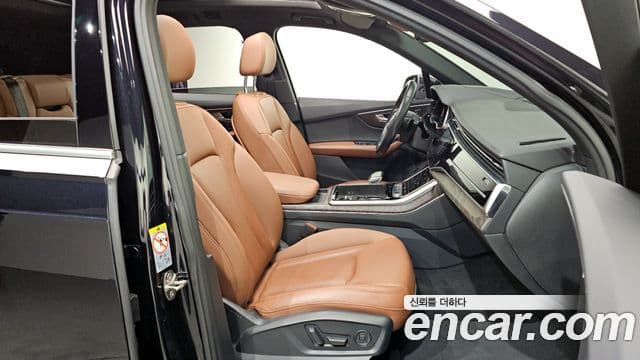Audi Q7 2021 — ფოტო 8/20