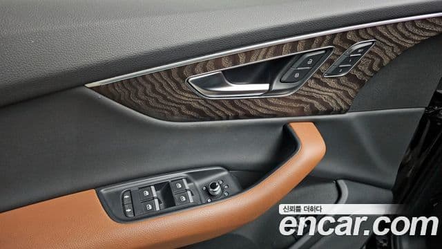 Audi Q7 2021 — ფოტო 6/20