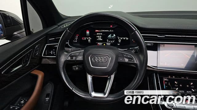 Audi Q7 2021 — ფოტო 3/20