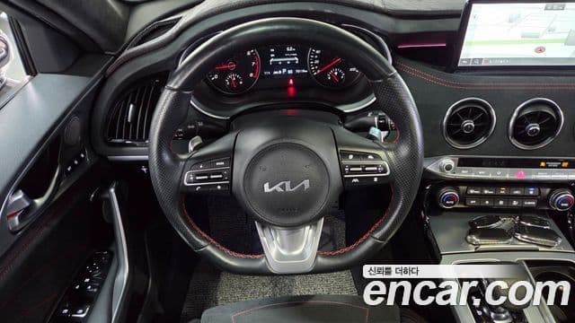 Kia Stinger 2023 — ფოტო 15/20