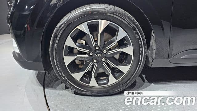 Kia Carnival 2021 — Фото 5/20