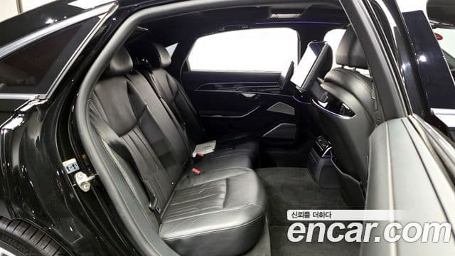 Audi A8 2021 — ფოტო 11/20