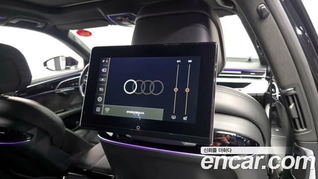 Audi A8 2021 — ფოტო 18/20