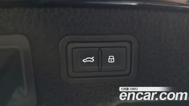 Audi A8 2021 — ფოტო 19/20