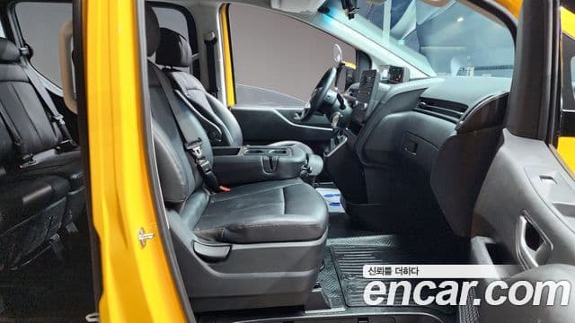 Hyundai Staria 2023 — Şəkil 10/20