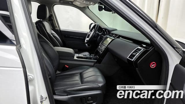 Land Rover Discovery 5 2019 — Фото 11/20