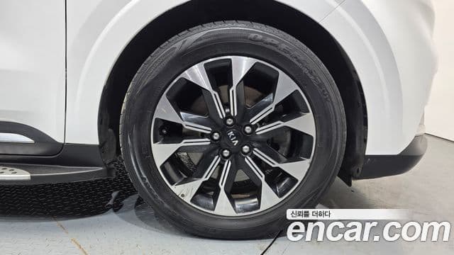 Kia Carnival 2021 — фото 5 из 20