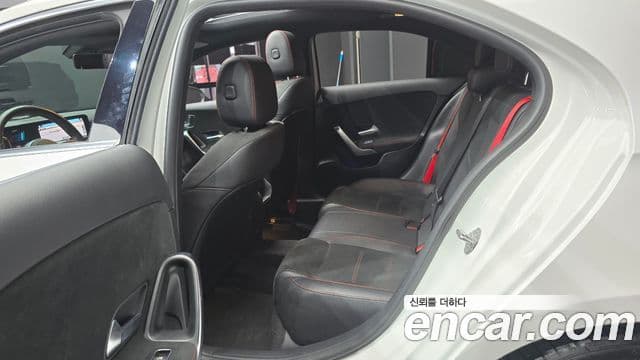 Mercedes-Benz A-Class 2020 — ფოტო 13/20