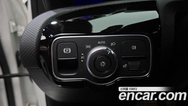 Mercedes-Benz A-Class 2020 — ფოტო 17/20