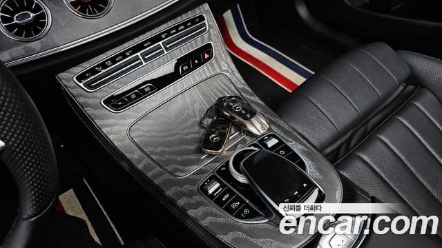 Mercedes-Benz E-Class 2022 — ფოტო 16/20