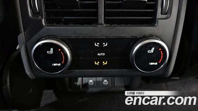 Land Rover Discovery 5 2022 — ფოტო 18/20