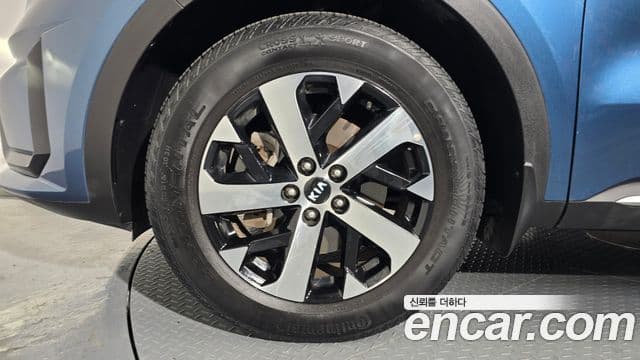 Kia Sorento 2021 — Фото 5/20