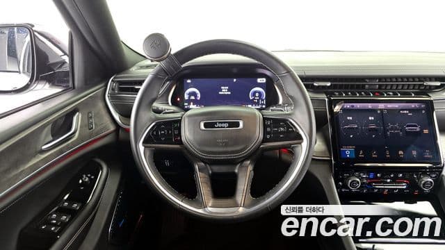 Jeep Grand Cherokee 2021 — Фото 13/20