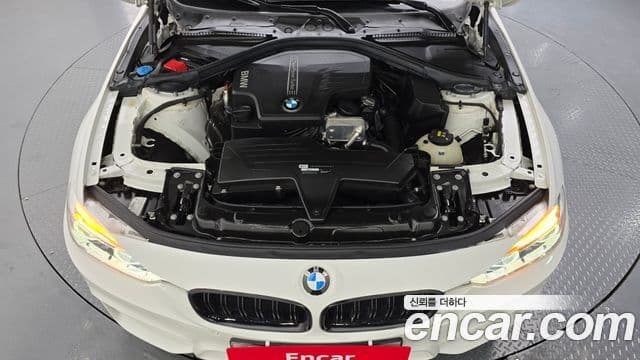 BMW 3 Series 2018 — ფოტო 6/20