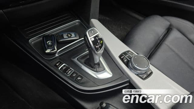 BMW 3 Series 2018 — ფოტო 9/20