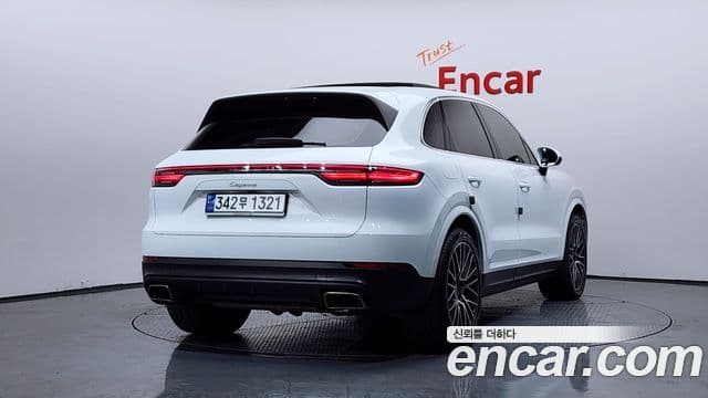 Porsche Cayenne 2019 — Фото 2/20