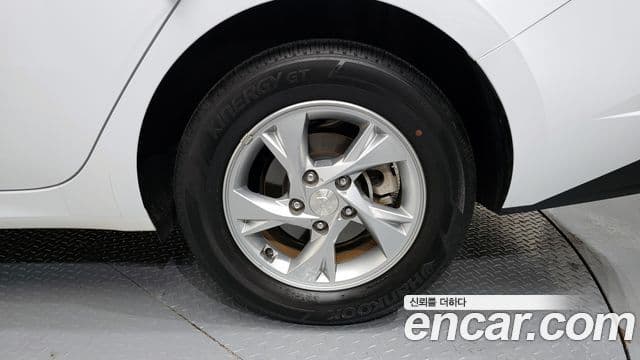 Hyundai The New Avante Hybrid 2020 — ფოტო 11/20