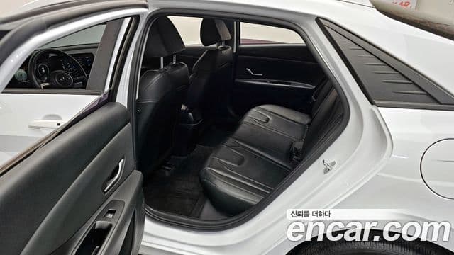 Hyundai The New Avante Hybrid 2020 — ფოტო 9/20