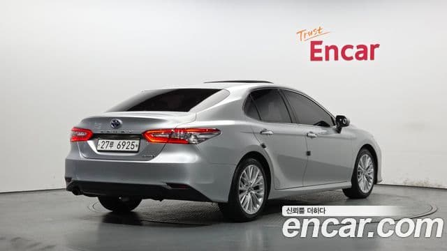Toyota Camry 2018 — Photo 2/20